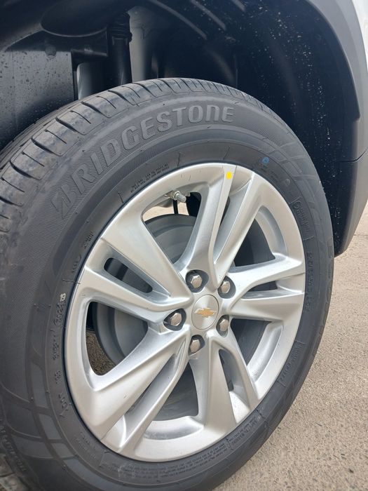 Treckor 2 diska baloni bilan R16 215/60/16