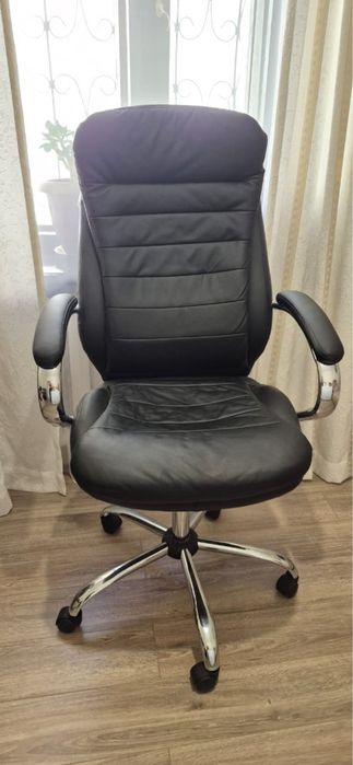 Продам кожаный уголок и кожаное кресло