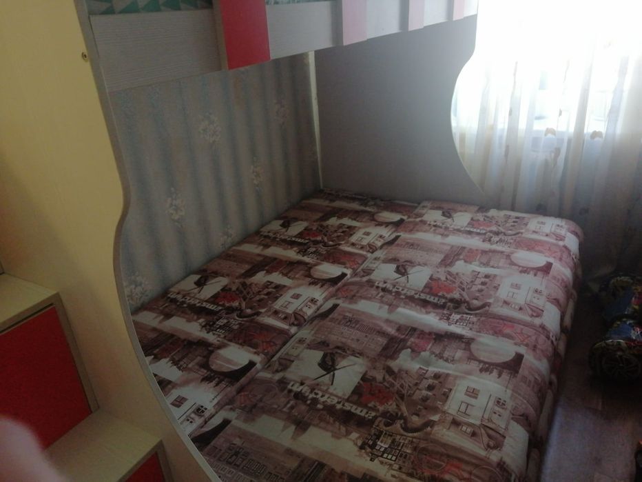 Двухъярусная кровать