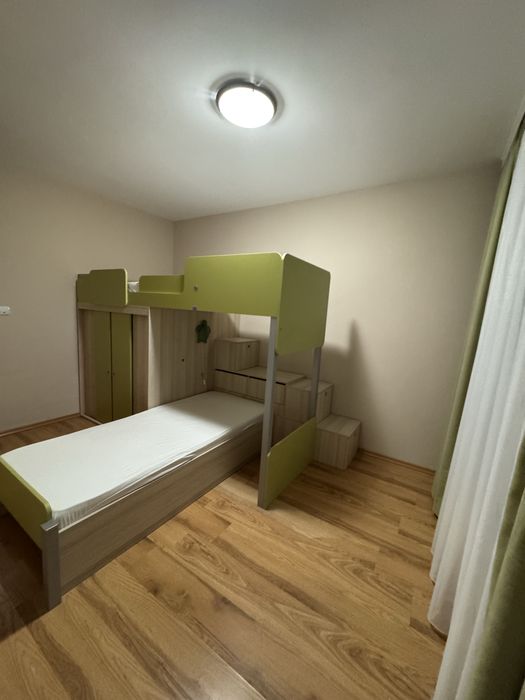 Тристаен апартамент под наем.