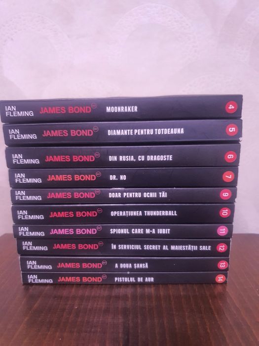 Ian Fleming  007    Agatha Christie  H.Poirot Stieg Larsson  3 volume