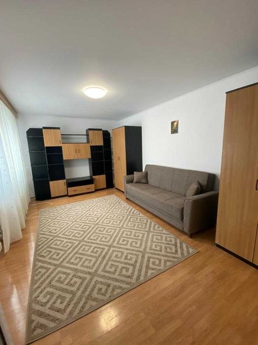 De inchirat apartament cu 2 camere zona centrala