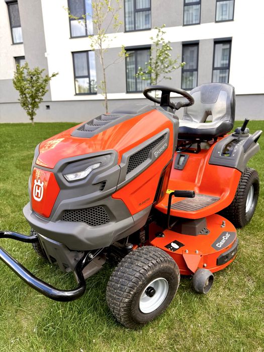 Tractoras de tuns iarba Husqvarna Profesional Clear Cut BS