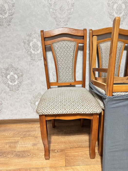 Продается стол со стульями