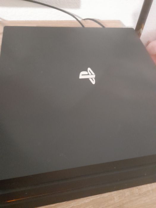 Laptop  HP monitor de gaming asus cu un ps4pro  cu ps4 slim cu 2 manete FIFA 23  tastatură maus  calculator medion  negociabil