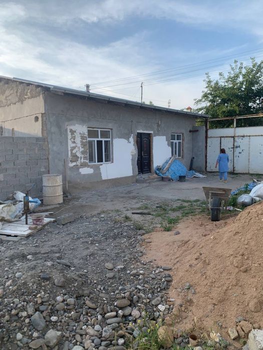 Очень срочно продается трёхкомнатная дом с участком