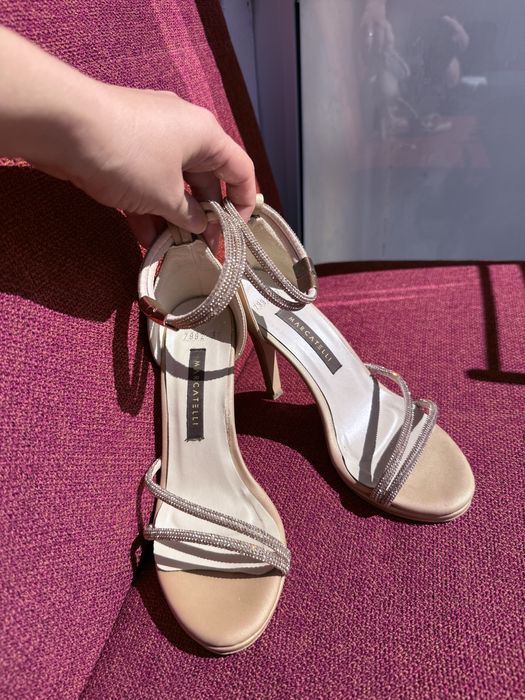 Сандали  златни с камъни