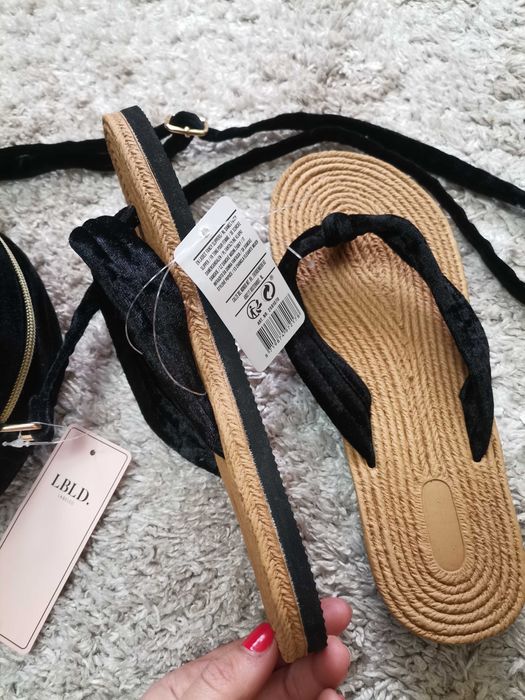 Малка черна чанта плюш с чехли