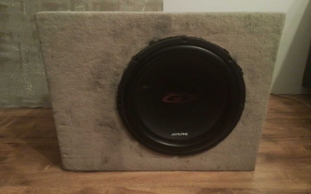 Продам Сабвуфер Alpine 30 см Б/У с коробом