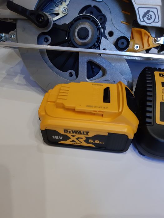 DeWALT DCS570+5Ah+Зарядно устройство