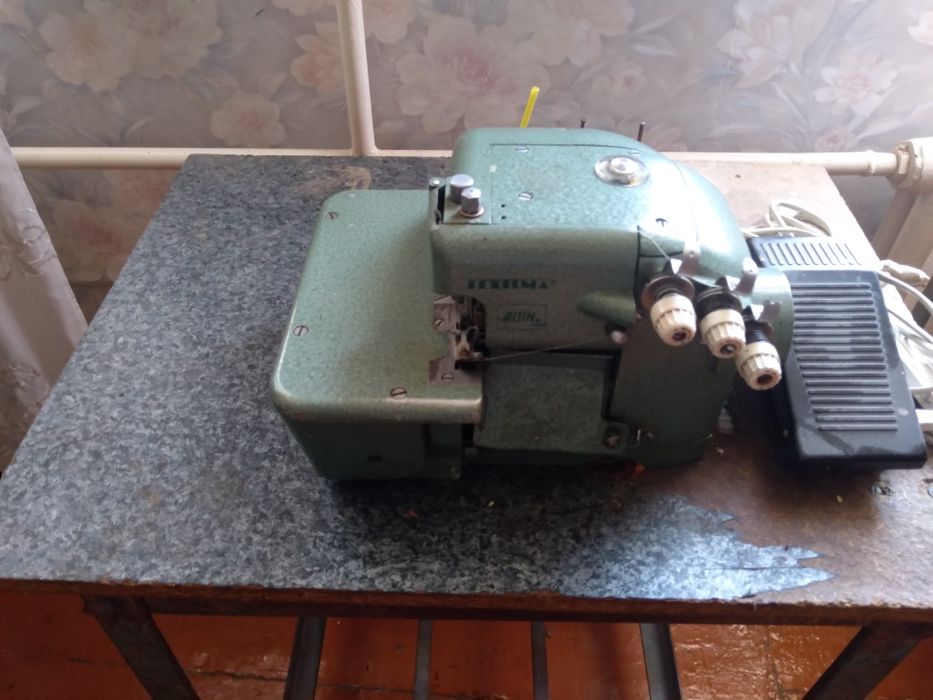 Швейная машина overLock оверлок