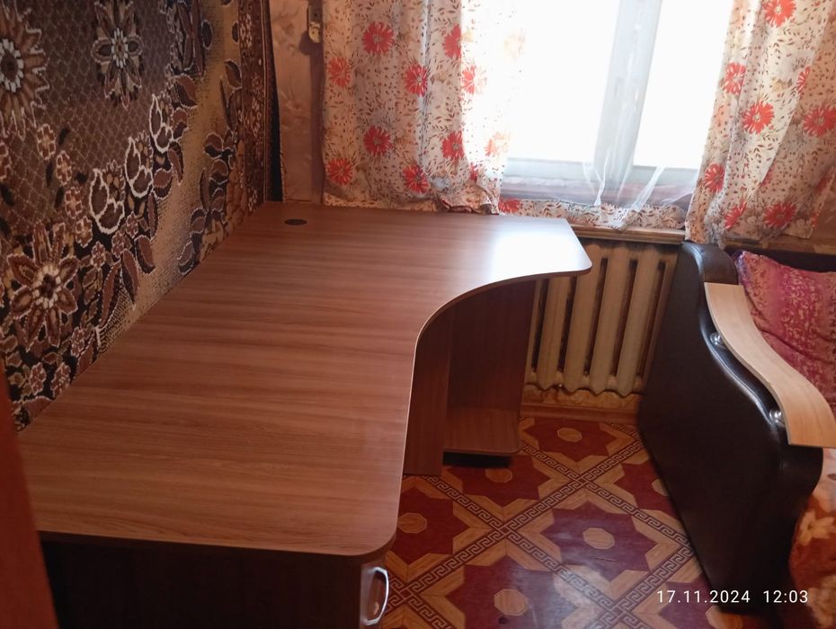 Продам компьютерный стол