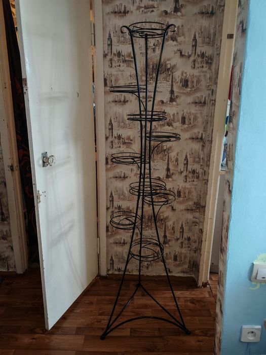 Продам цветочную стойку