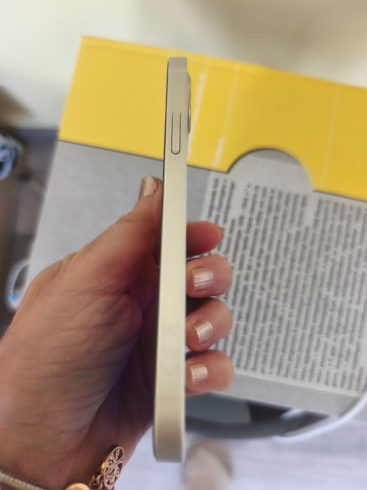 iphone 12 64гб ,бял