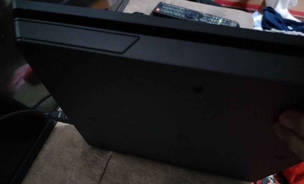 Playstation 4 slim