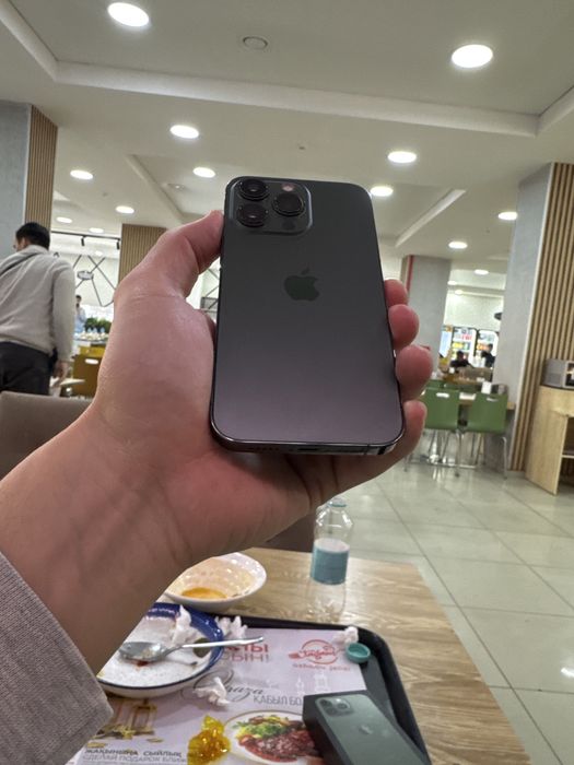 Айфон 13про в хорошем состоянии