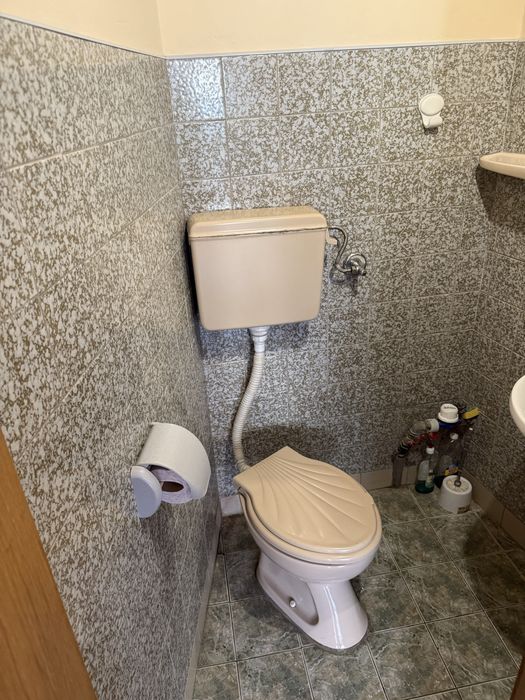 Продавам търговско помещение в идеалния център на град Трявна.