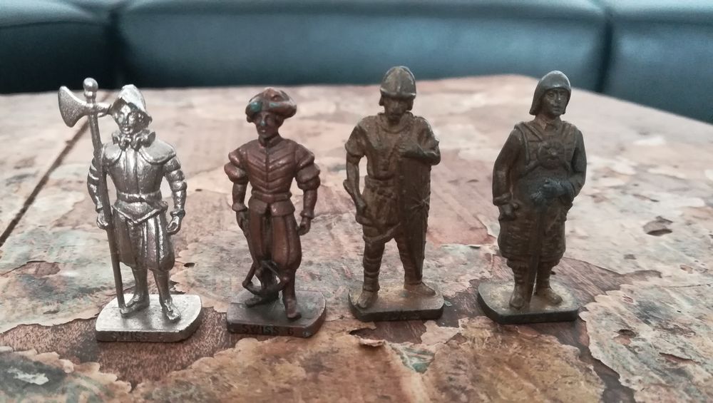 Киндер войници метални