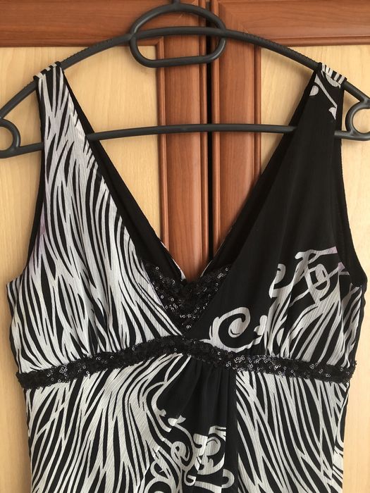 Елегантна черна рокля