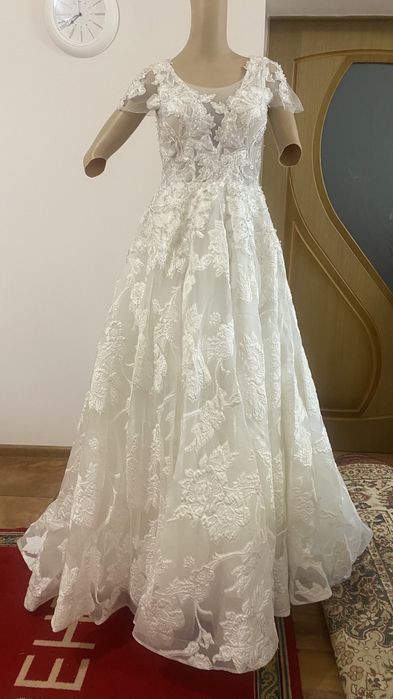 Два свадебных брендовых платья, 46 размер