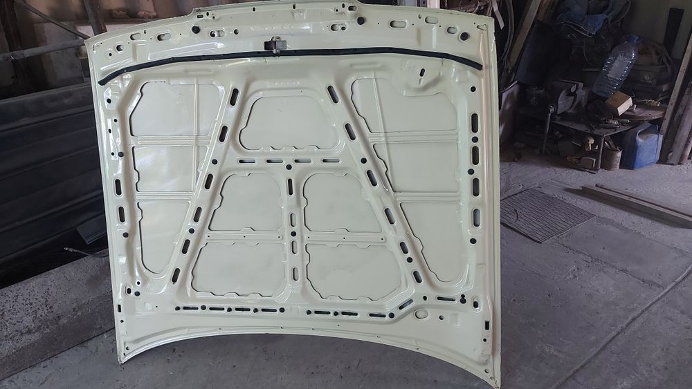 Капот на мазда 626