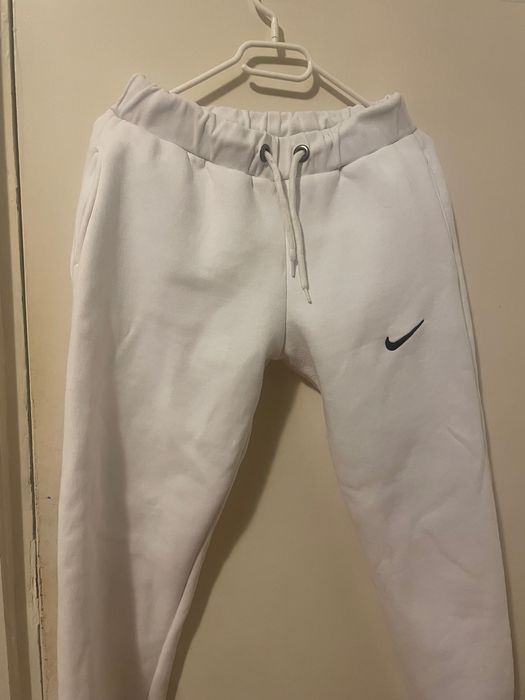 pantaloni noi nike