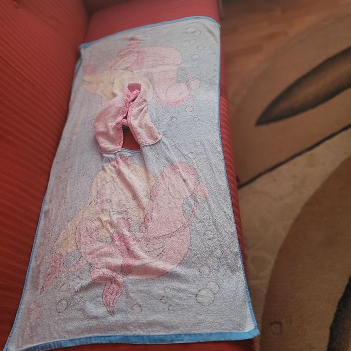 Vând două prosoape cu glugă pentru copii de peste 3 ani