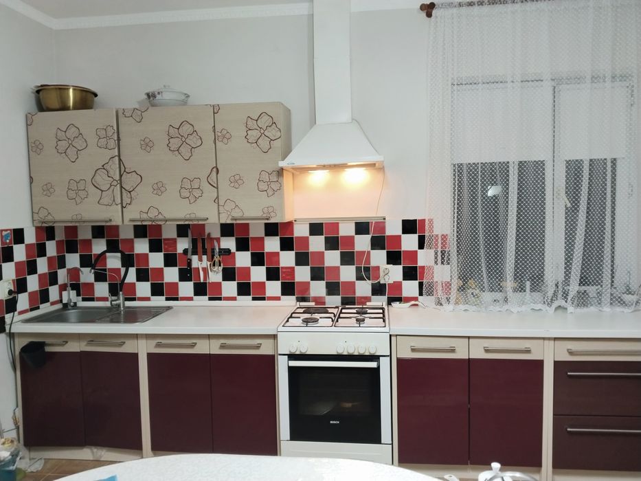 Кухонный гарнитур вместе с техникой