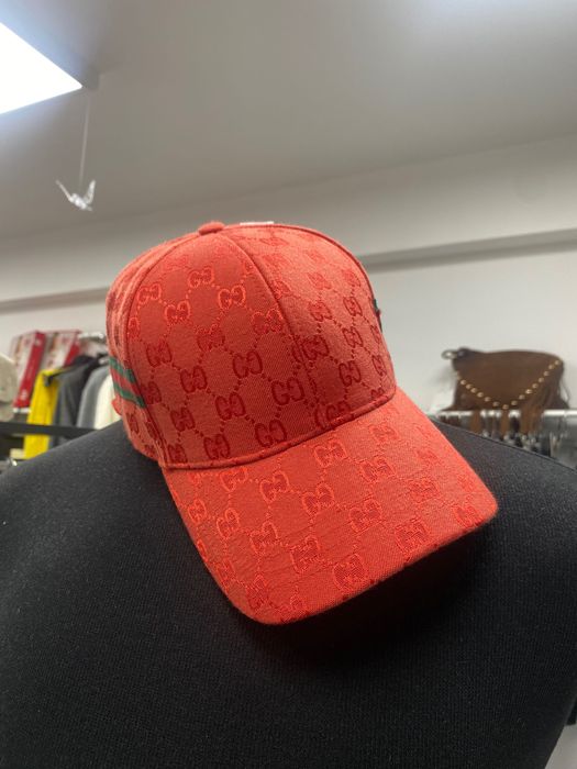 Шапка Balenciaga, Gucci, Dsquared2, Moncler