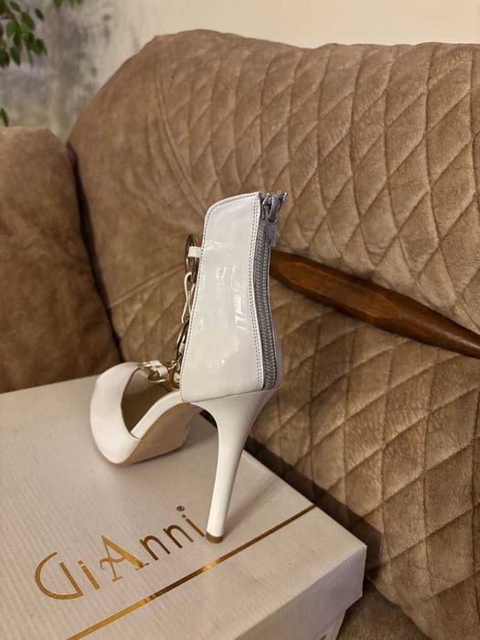 Сандали Gianni номер 38