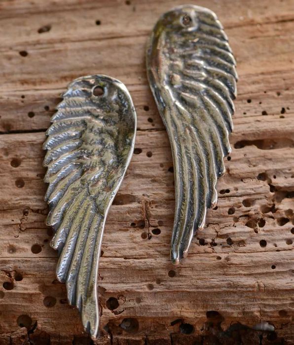 Сребърен медальон 925 ангелско крило – талисман за защита.