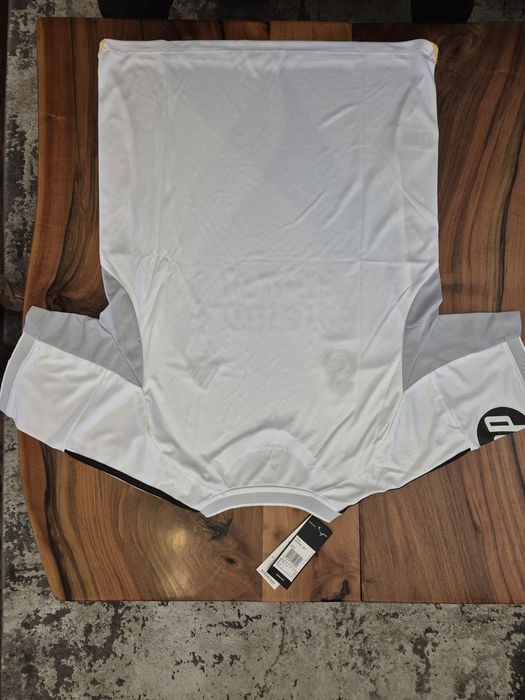 Новите тениски на гранда Реал Мадрид 25/26