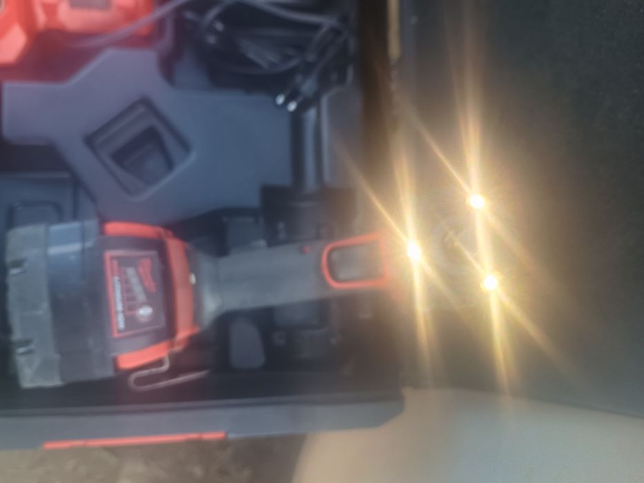 Pistol impact milwaukee fiw2f12 , baterie 5 ah,cutie și încărcător rap