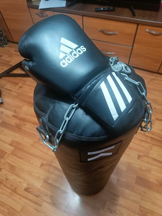 Sac de box cu suport de prindere si o pereche de manusi cadou