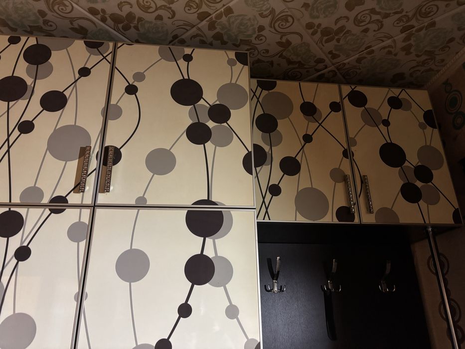 Продается шкаф в прихожую!