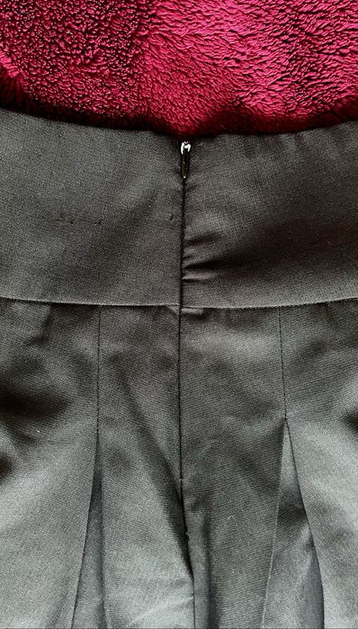 къса черна пола с цип