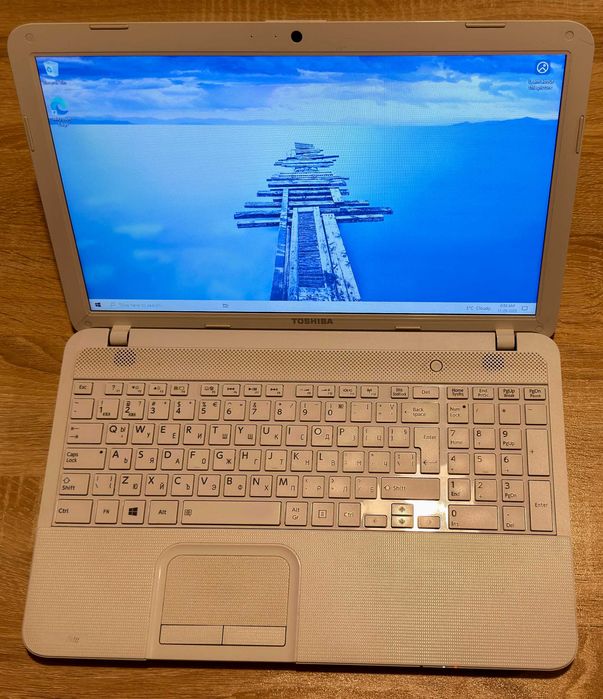 Toshiba Satellite C855-1Q9, AMD, оригинален Windows + мишка HP и кейс