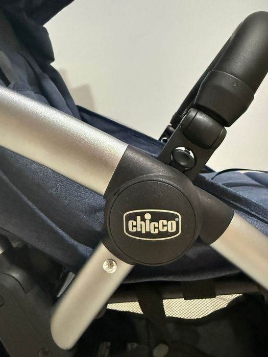 Коляска  Chicco, практически новая