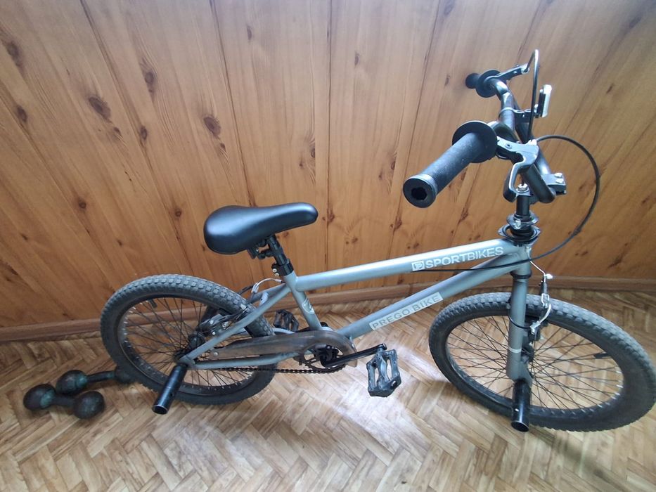 Велосипед BMX в хорошем состоянии