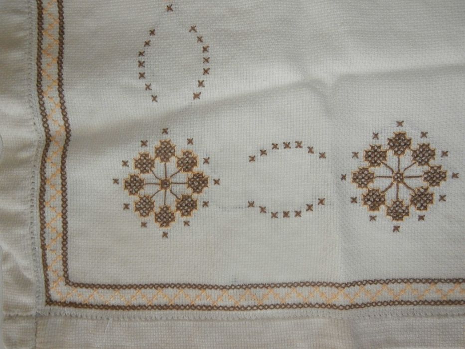 Домашно изработени ретро аксесоари за мебели и други от това време