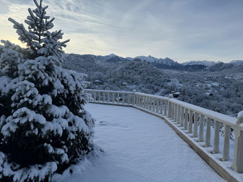 Коттедж дом в аренду в горах Алматы
