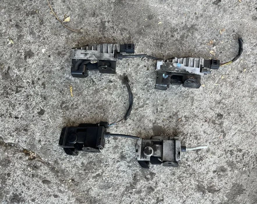 Закопчалки преден капак Mercedes E 212 , C W204 , C W205 и др
