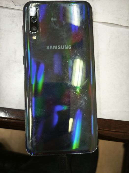 Телефон Samsung A50