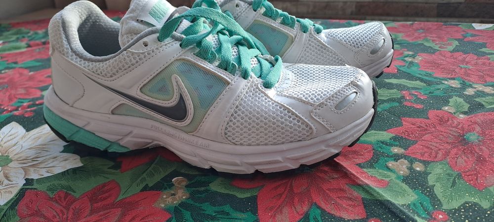 Маратонки NIKE 38,5номер