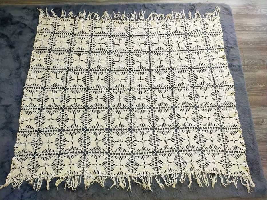 Cuvertură mare brodată manual