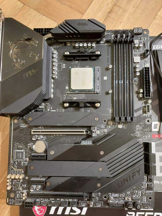 AMD Ryzen 7 5800X + MSI MEG B550 UNIFY Wi-Fi