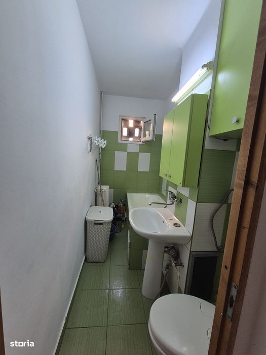 Apt 3 camere nedecomandat, zona Malu Rosu, et 1/4