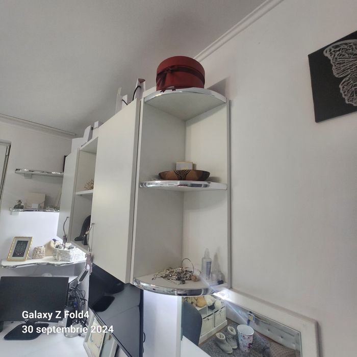 De vânzare birou/ mobilier cameră fete, compus din:

- birou in L, 2