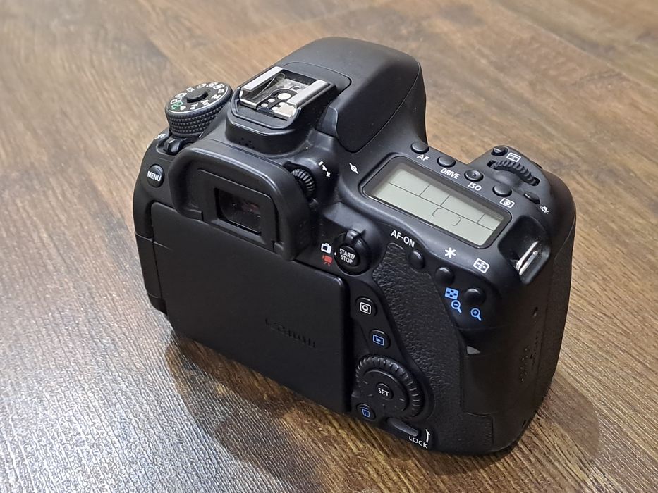 Продам Canon 80D Kit 18-135