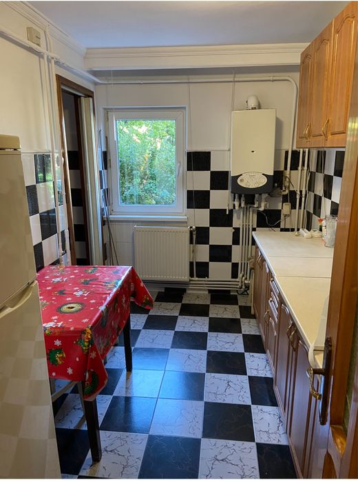 Apartament 3 camere de inchiriat -str. Rosiorilor